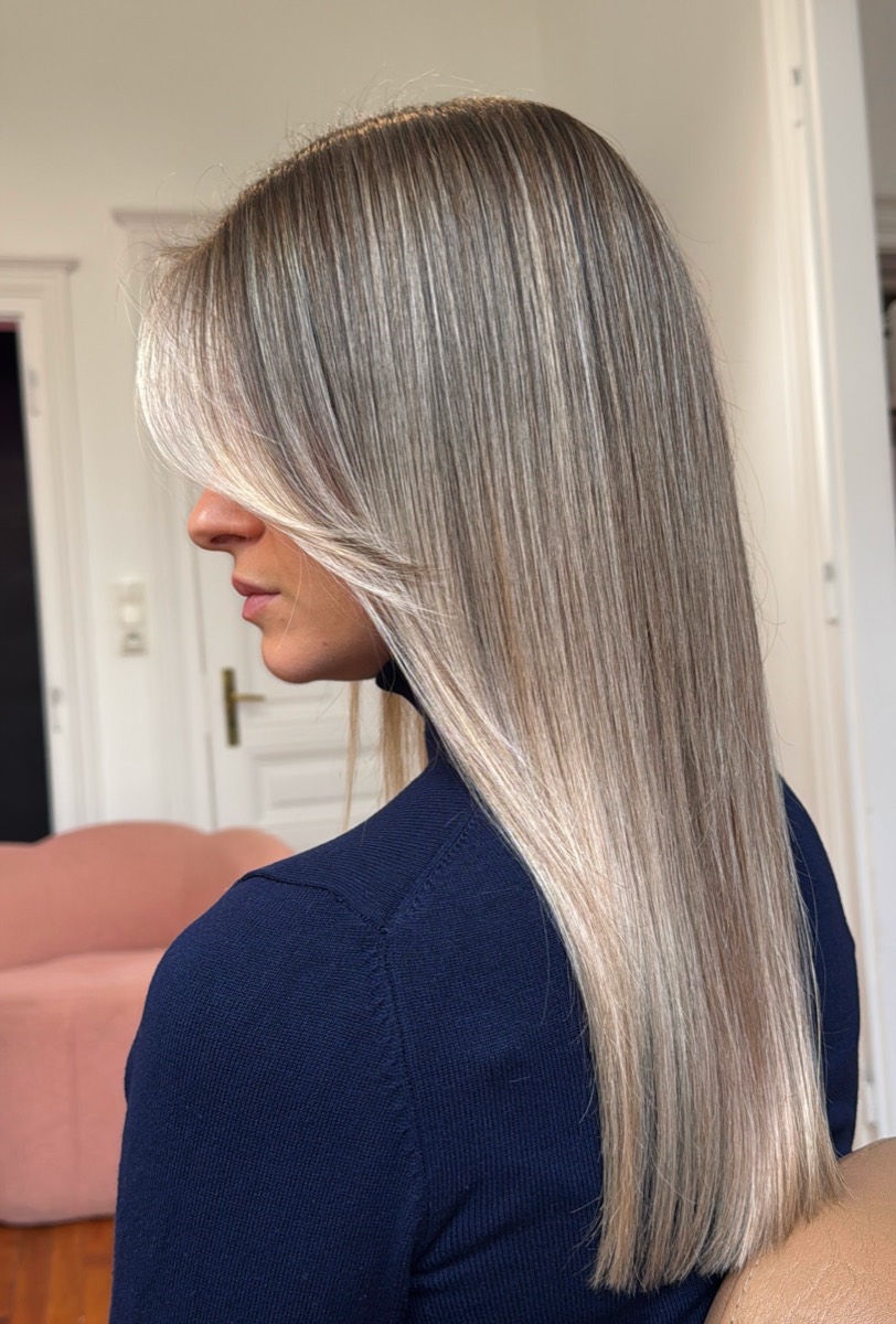 Blonde cendrée lisse